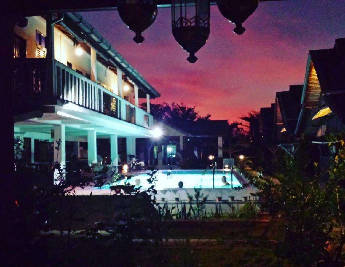 Tanabendang Banglos Pantai Cenang  Buitenkant foto